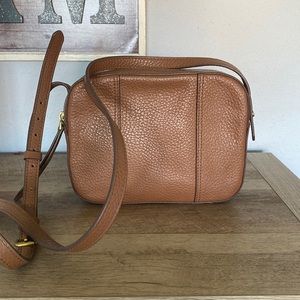 Fossil leather crossbody light brown beautiful bag pebbled leather great size